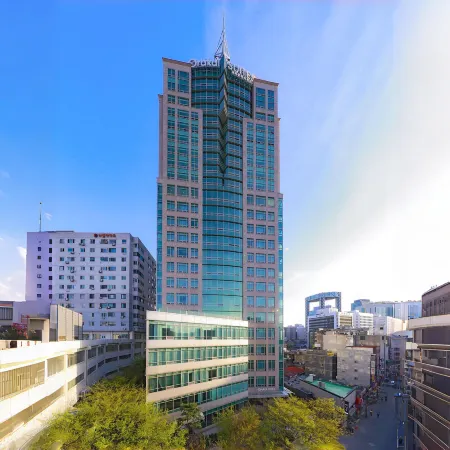 Orakai Insadong Suites Отели рядом с достопримечательностью «Торговый центр Tong-In Store»