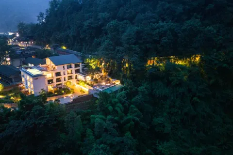 Trip.com Group Country Retreats (Mount Emei Yixi-Qingyin Joint Resort)