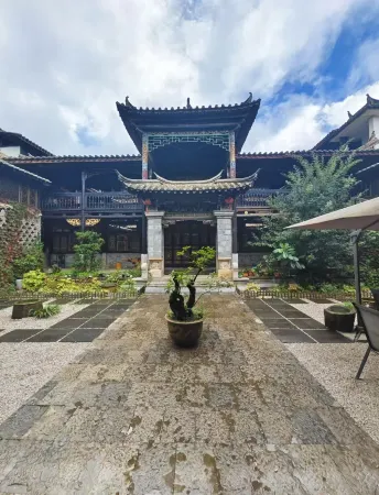 Yixuanzhuang Banshan Guesthouse Отели рядом с достопримечательностью «Honghe Vocational and Technical College»