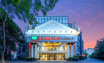 Vienna International Hotel (Shanghai International Resort, Huaxia East Road Metro Branch) - Housity