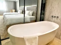 Urumqi Lijing Yizhan (Tianshan International Airport) Hotels near Xinjiang Automobile Vocational Institute