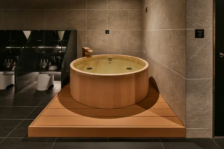 Ref Matsuyama City Station by Vessel Hotels Отели рядом с достопримечательностью «Bocchan Wind up Clock»