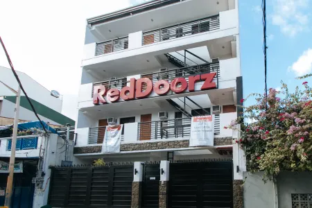RedDoorz at DBuilders Rooms Bangkal Makati