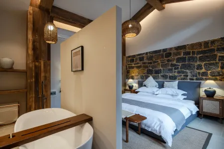 Fenglin Buyi Cuiwei B&B Отели рядом с достопримечательностью «Fenglin Buyi Scenic Area»