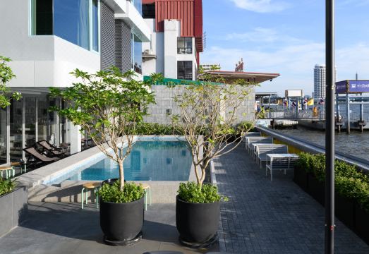 방콕 강변 카페