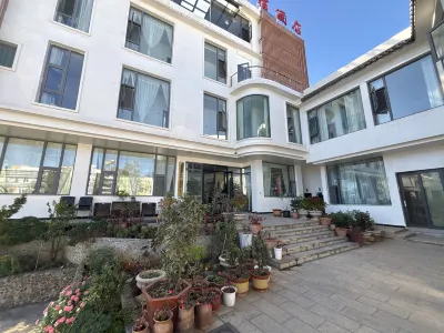 Caiyun Homestay (Xiangyun High-speed Railway Station)
