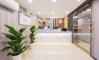 Super 8 Hotel (Beijing International Exhibition Center Zuojiazhuang Subway Station)