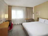 Novotel London West Hotels in der Nähe von Emery Walker Arts & Crafts house