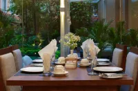Hotel Thrive, A Tropical Courtyard