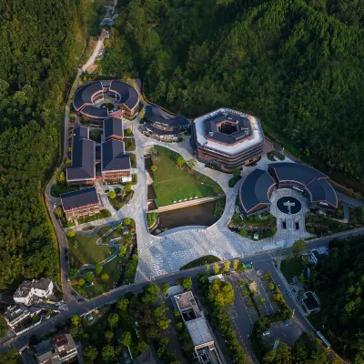 Hilton Garden Inn Jingdezhen Taoyuan Valley Hotels near Sanbao International Ceramic Village