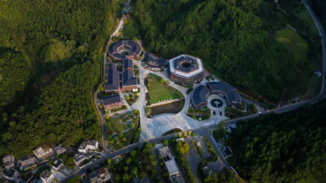 景徳鎮陶源谷ヒルトン ガーデン インホテル のホテル