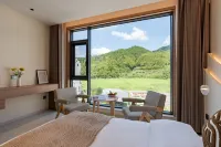 Mountain Whisper · Cloud Retreat