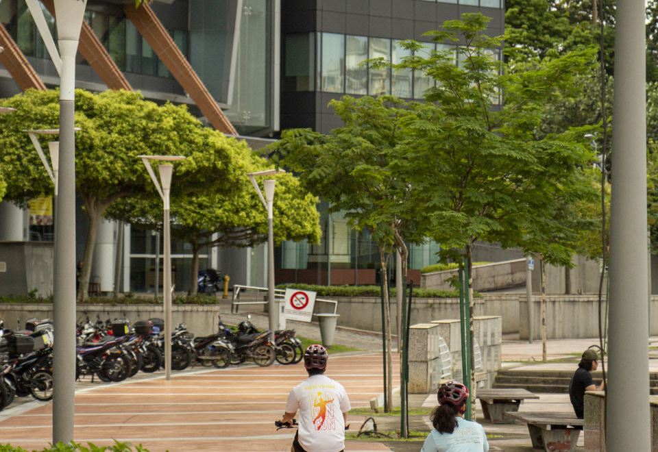 2. 제니스 푸트라자..