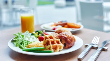 Miyako Hotel Kyoto Hachijo Отели рядом с достопримечательностью «Храм Кёдзан-дзи»