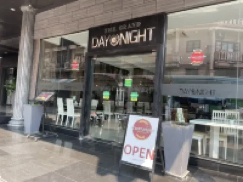 เดอะ แกรนด์ เดย์ ไนท์