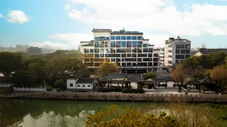 Mercure Hotel (Yangzhou Dongguan Street) Отели рядом с достопримечательностью «The Shi Kefa Museum»