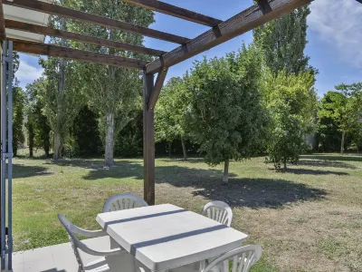 Vacancéole – les Rives du Lac – Sun Hols Hôtels à proximité de : Etoile Sportive St Saturnin XV Rugby