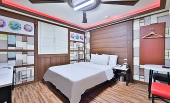 Picasso Motel