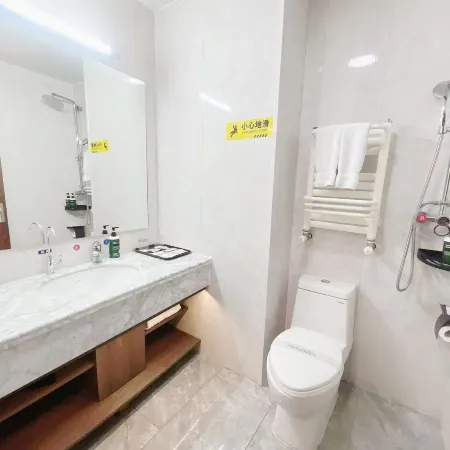 Dongda Holiday Hotel Hotels in Dalat