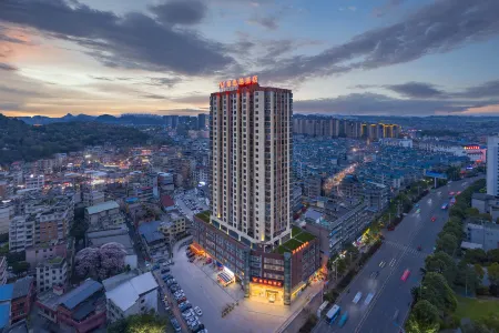 Vienna Hotel ( Nanma Square Store in Anshun Ancient City) Отели рядом с достопримечательностью «Anshun University»