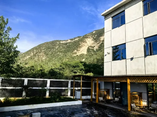 Floral Hotel · Yueshan residence hotel (Huashan tourist center)