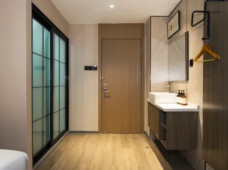 Walnut Talk Hotel (Liaocheng Ancient city on water Lake Scenic Area City People's Hospital Branch) Отели рядом с достопримечательностью «Ming & Qing Dynasties Imperial Edict Museum»