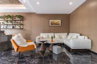 Bali Island International Hotel (Jinghe Friendly Times High-speed Railway South Station Branch)