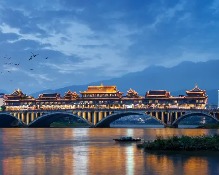 雅安|Over the Qingyi River|印象雨城飯店(雅州廊橋店) 雅安住宿飯店