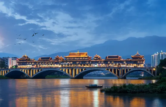 雅安｜Over the Qingyi River｜印象雨城酒店（雅州廊橋店）