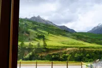 Litang Muxuexing Hotel (Zeba) Hotels near Zeba Village