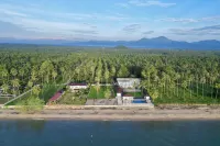 Reboot Retreat Beach Resort, Restaurant, and Coffee Shop Hotels in Tha Sala