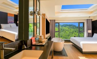 SFEEL Designer Hotel (Jiuzhaigou Valley Scenic and Historic Interest Area Tourist Center)