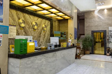 Zhenxiong Ruicheng Hotel Отели рядом с достопримечательностью «Chishuiyuan Square»