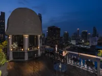 Hotel Muse Bangkok, Autograph Collection Отели рядом с достопримечательностью «Алтари на перекрестке Ратчапрасонг»