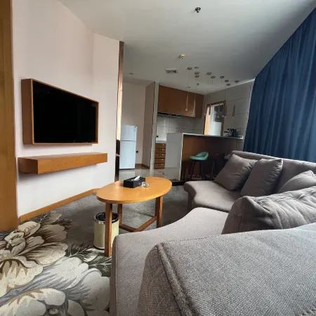 Sanhao Zhixuan Homestay (Guiping Xishan Square)
