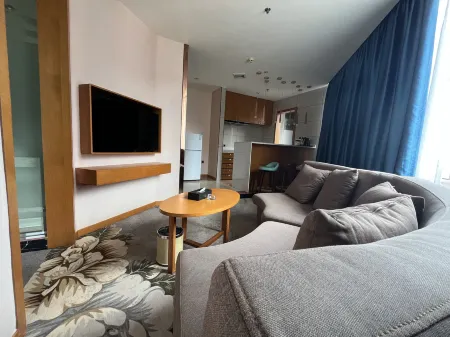 Sanhao Zhixuan Hotel (Guiping Xishan Square) Отели в г. Гуйпин