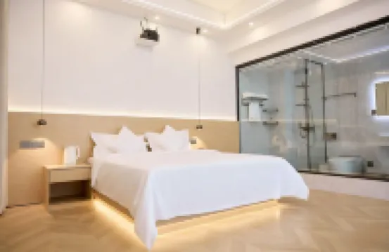 Mountain Bird and Moon · Tangchi Projection Homestay (Jiezi Ancient Town)