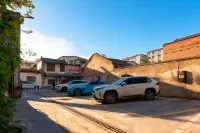 Liangyi Xunji Hotel - parking