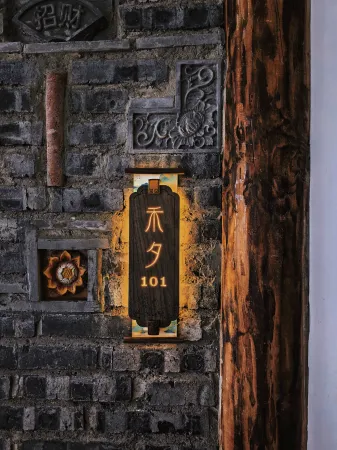 Heting Xiyin Homestay (Weishan Ancient City) Отели рядом с достопримечательностью «Gongchen Pavilion»