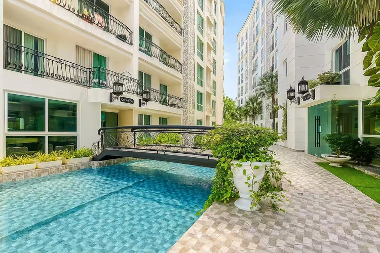 รูปภาพของอพาร์ทเมนต์โอลิมเปียในตัวเมืองพัทยา สระว่ายน้ําชุมชนวงแหวน