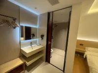 Dongli Holiday Hotel - พร้อมระเบียง