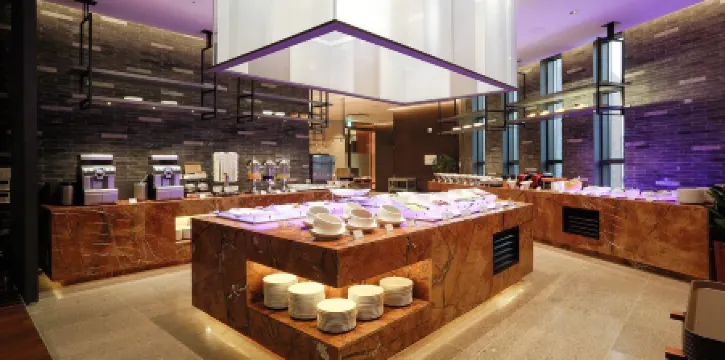 Gloucester Hotel Jeonju Отели рядом с достопримечательностью «Пхуннаммун в Чонджу»