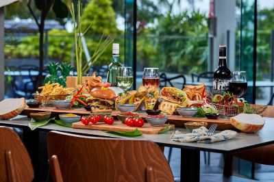 レストラン ホリデイ・イン ケアンズ ハーバーサイドの写真