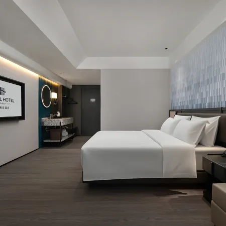 CNHOL RADIENT HOTEL Отели рядом с достопримечательностью «Торговый центр La Perle»