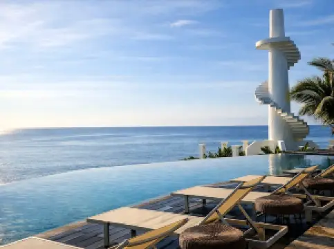 Trogon's Perch-Cliff-Top Oceanfront Resort in Pacifico