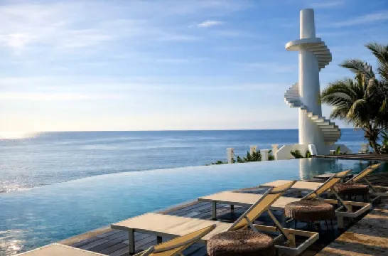 Trogon's Perch-Cliff-Top Oceanfront Resort in Pacifico Hotels in 