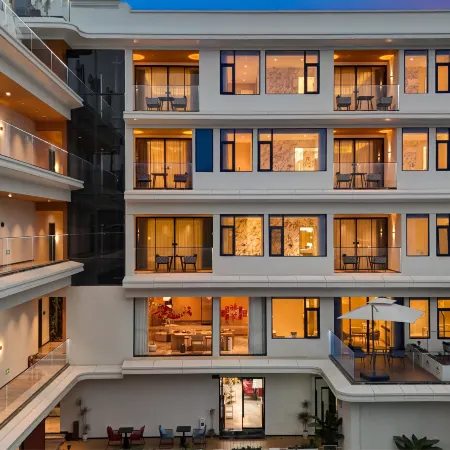 Half mountain Hotel
