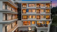 Half mountain Hotel