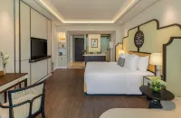 Grand Royal Riverside Hue, Fusion Collection - bar