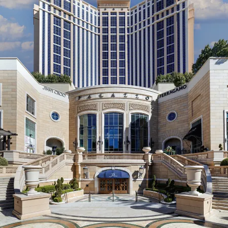 The Palazzo Prestige Club Lounge – Daily Breakfast Included with Private Check-in